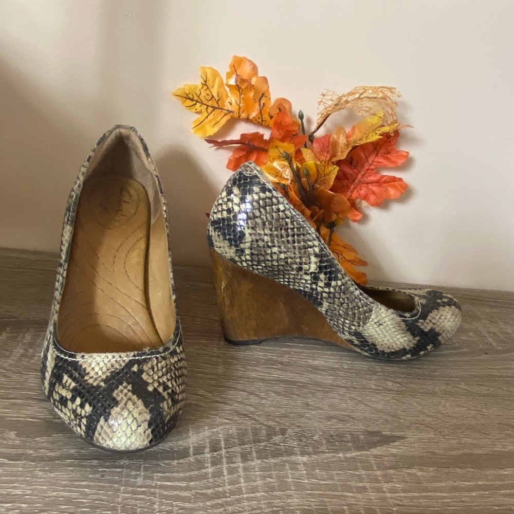 Clark’s snake skin leather shoes